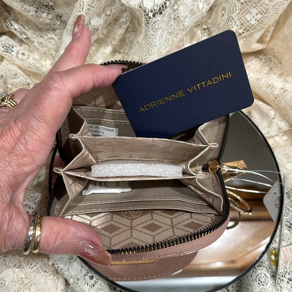 Adrienne Vittadini pink Card Holder/Key Chain.  NWT! Gold hardware! - Picture 6 of 7